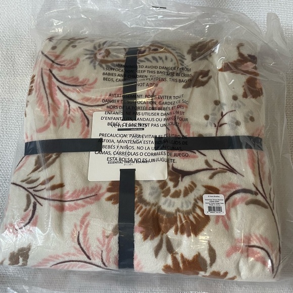 NWT Vera Bradley Essential Throw Blanket - Picture 2 of 4